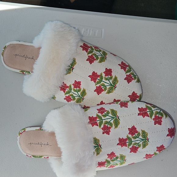 Printfresh Shoes - Print Fresh Never Been Worn Women's Slippers - White and Red And Green Size 10